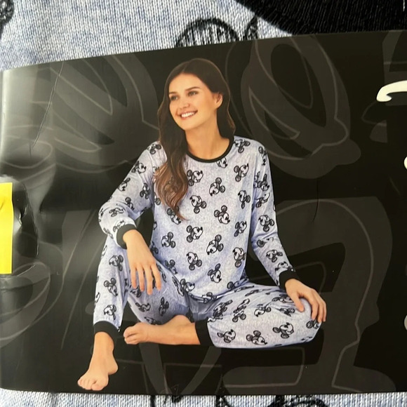 Mickey Mouse 2-piece Pajama set - Picture 4 of 5